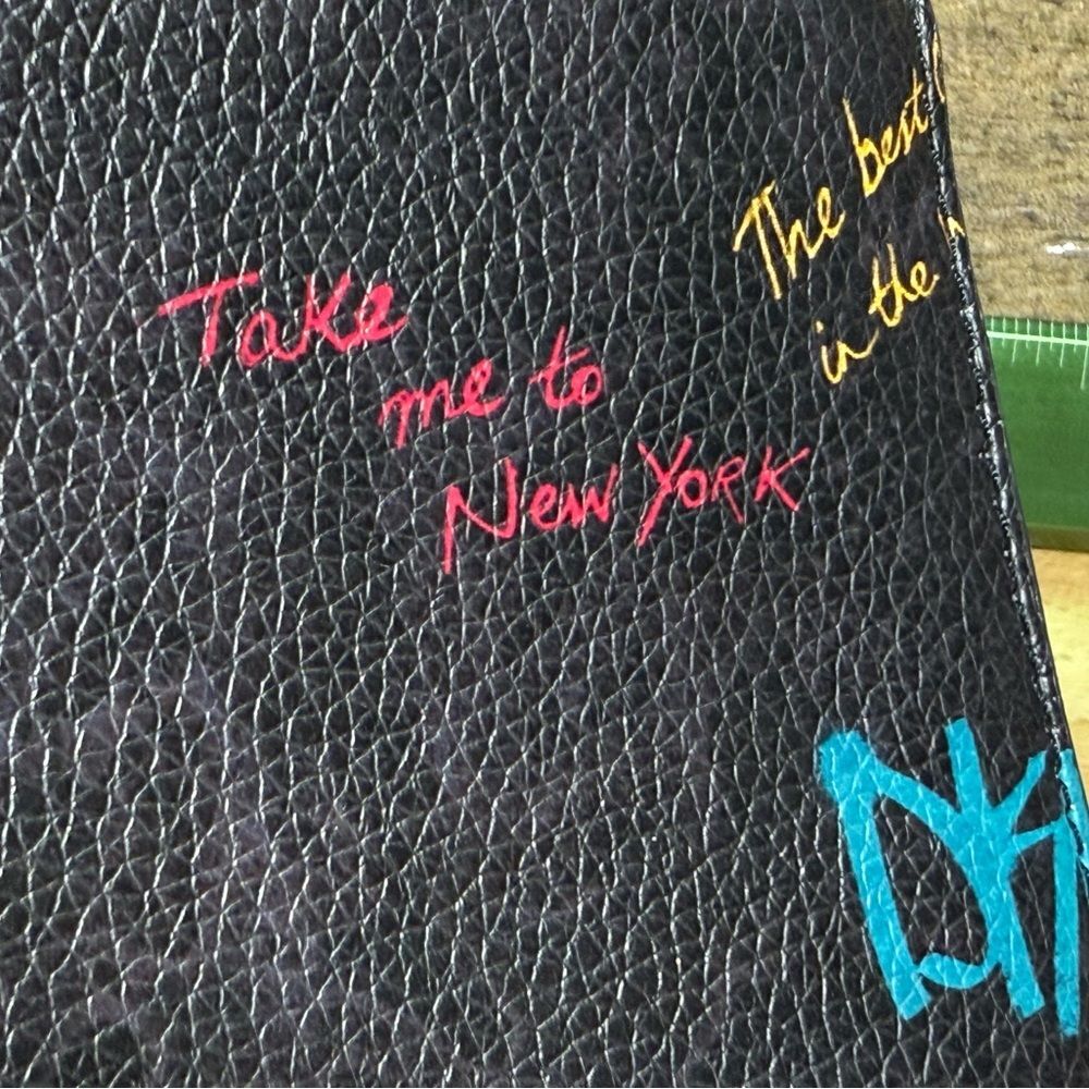 🔥DKNY Ed Hardy style Y2K Black Graffiti Zip Wallet- love New York - Picture 8 of 12